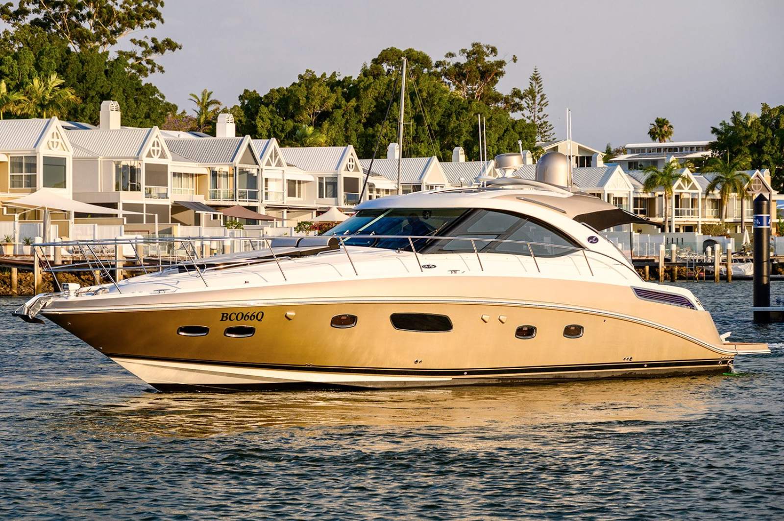 Sea Ray 470 Sundancer photo 1