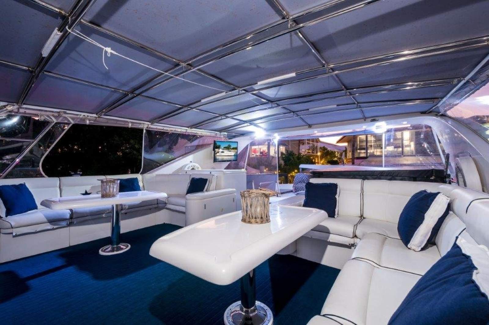 Monte Fino 86 Flybridge photo 12