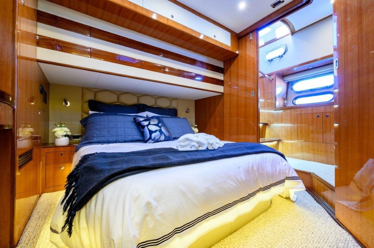 Alaska 44 Sedan photo 13