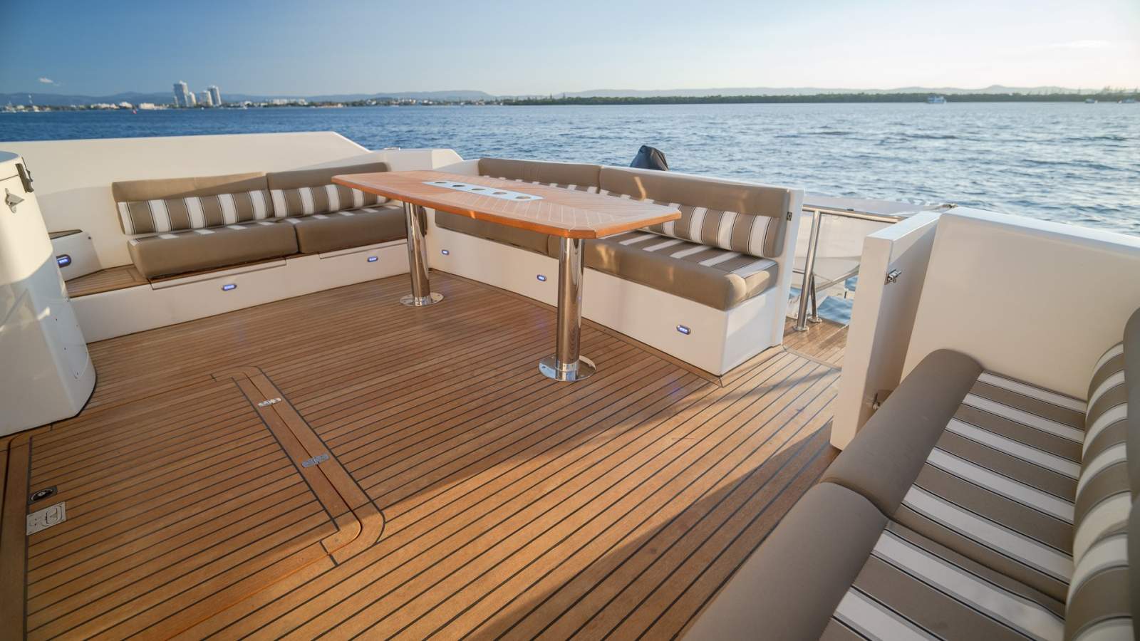 Dyna 51 Flybridge photo 13