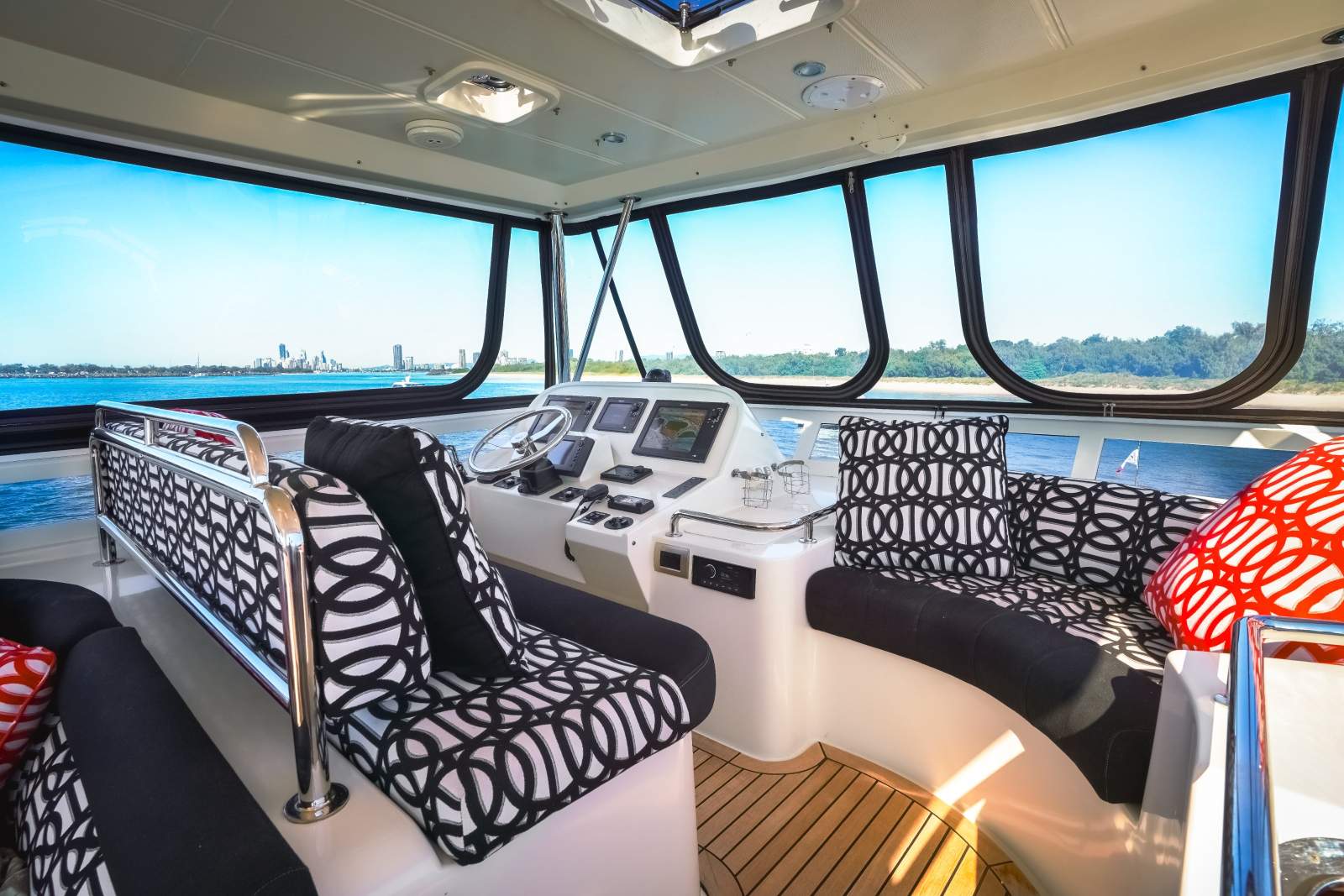 Hampton 680 Pilothouse Motor Yacht photo 15