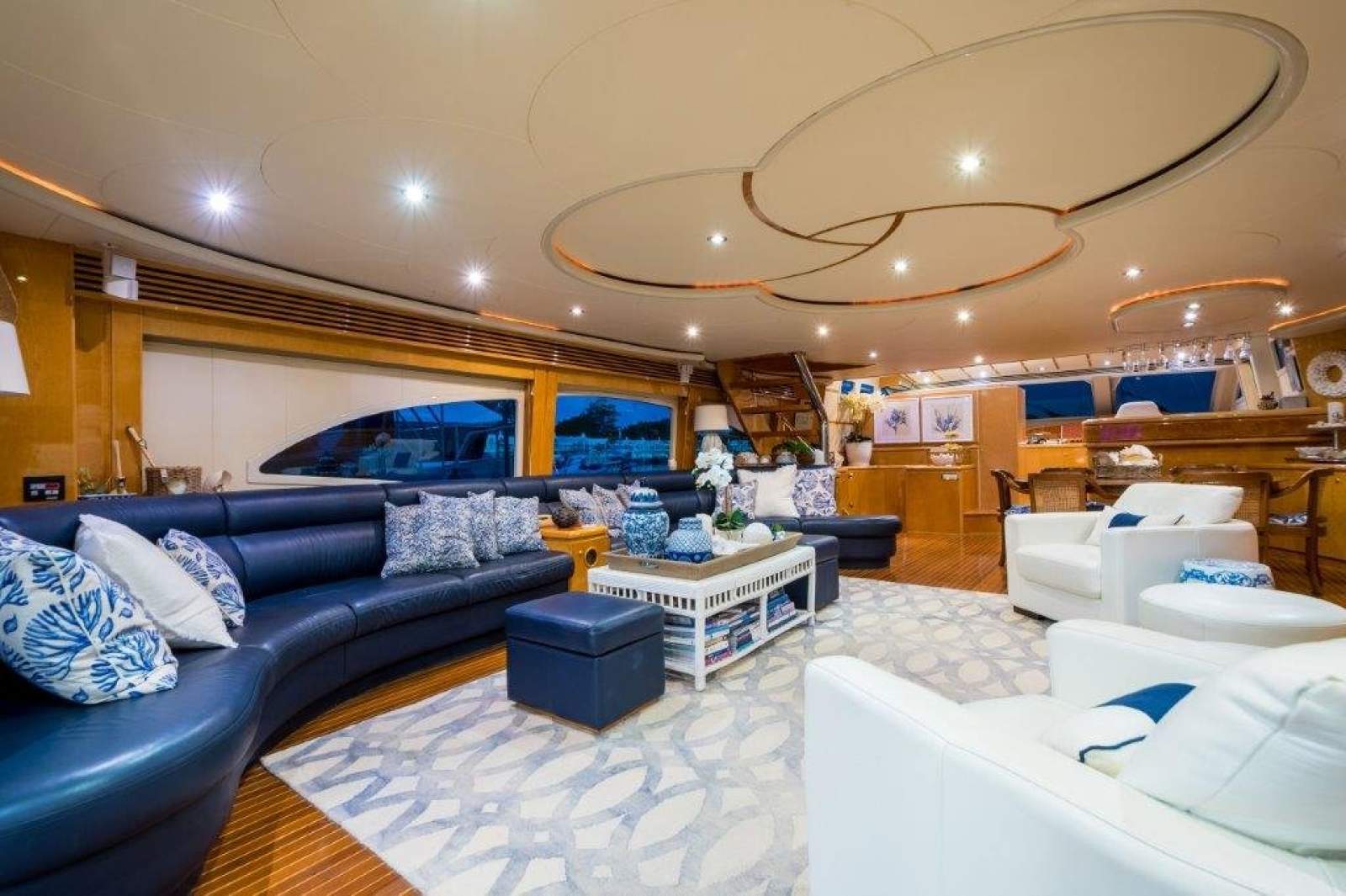 Monte Fino 86 Flybridge photo 18