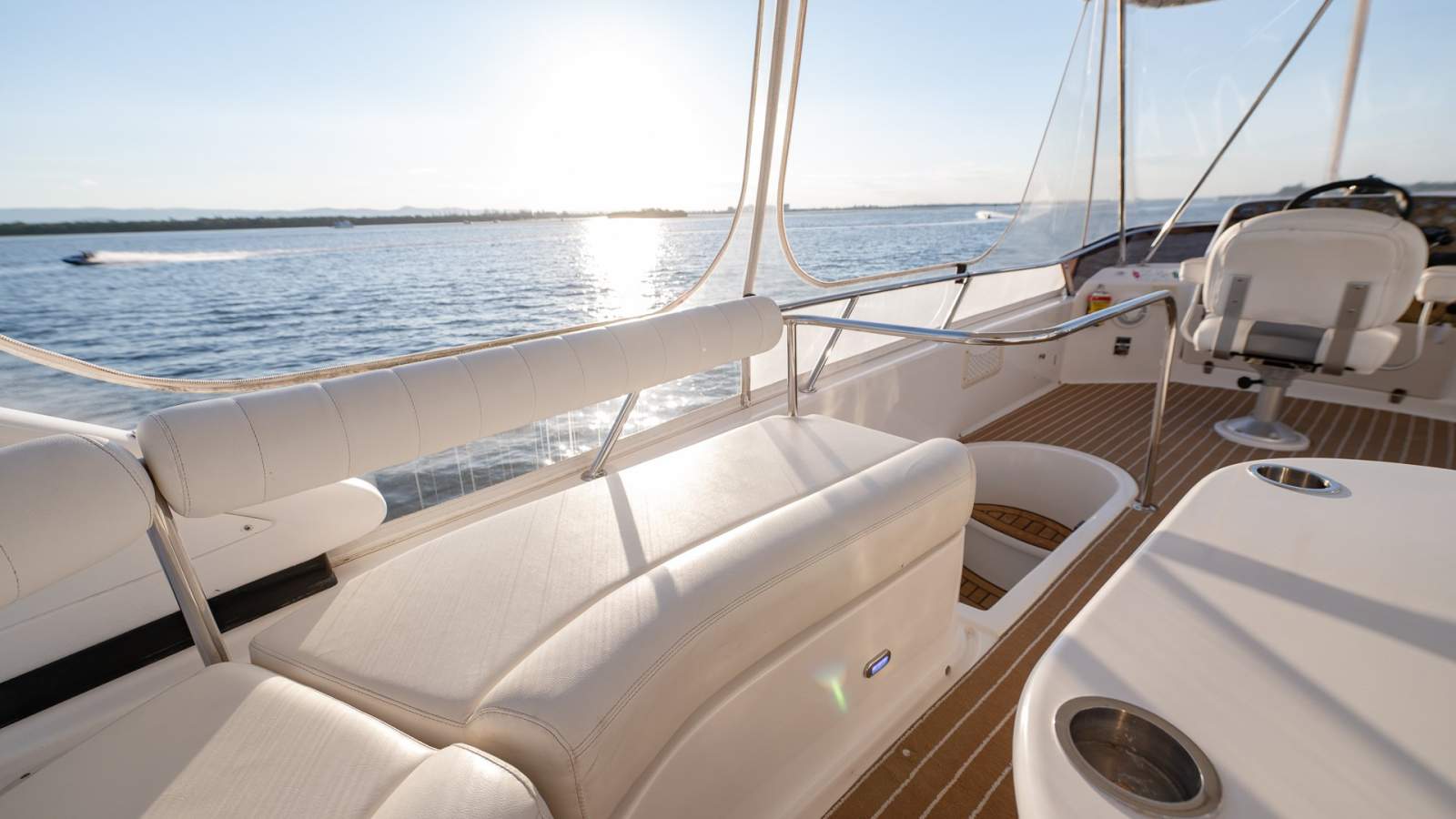 Dyna 51 Flybridge photo 16