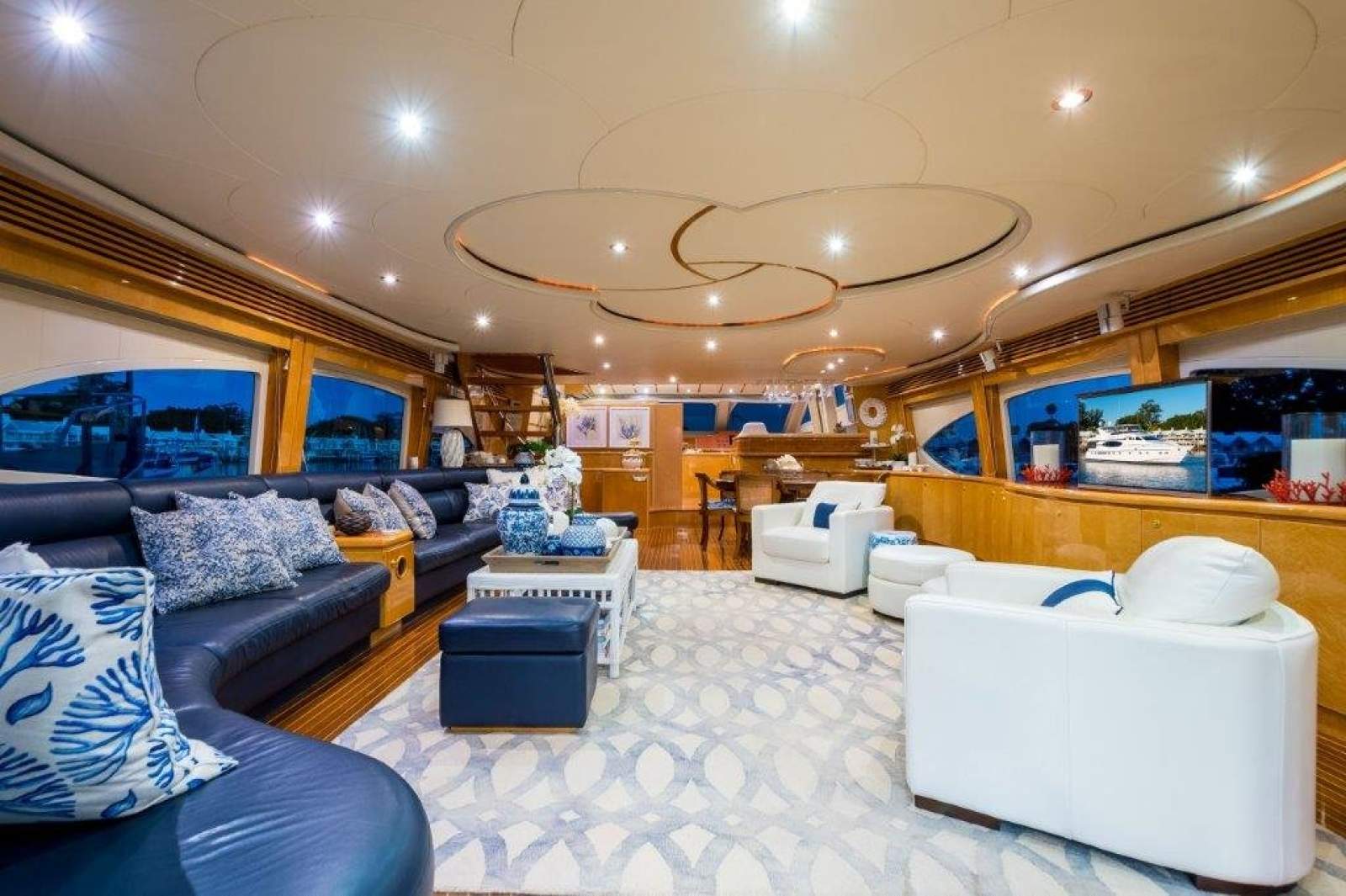 Monte Fino 86 Flybridge photo 19