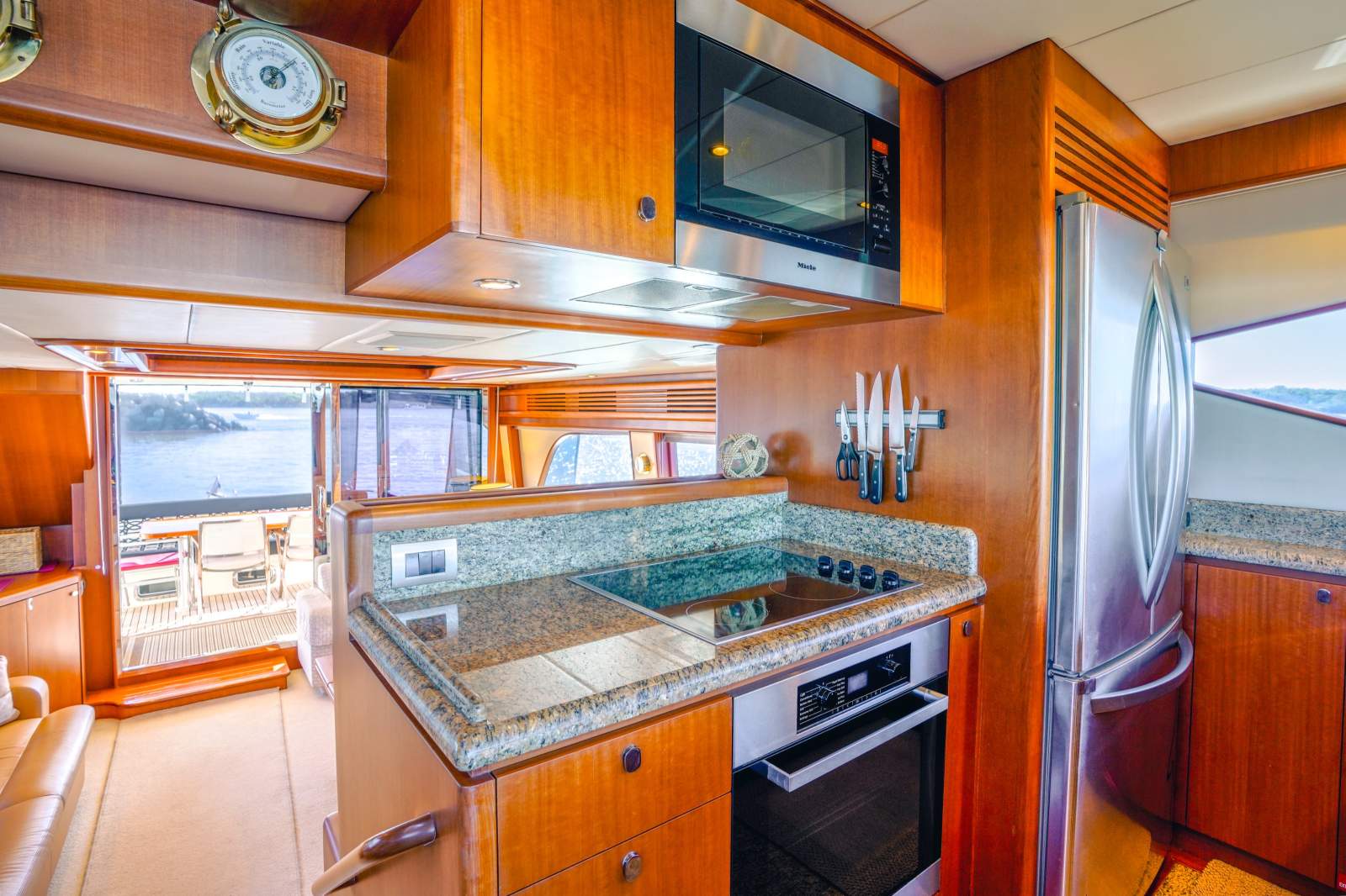Hampton 680 Pilothouse Motor Yacht photo 20