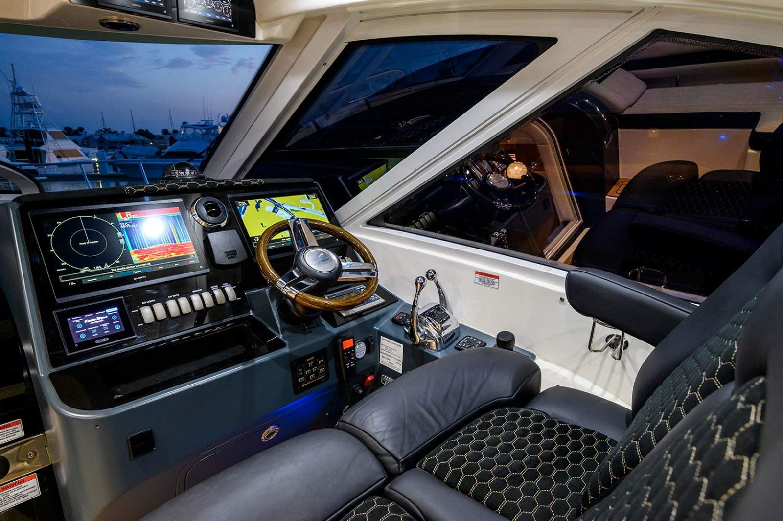 Sea Ray 470 Sundancer photo 21