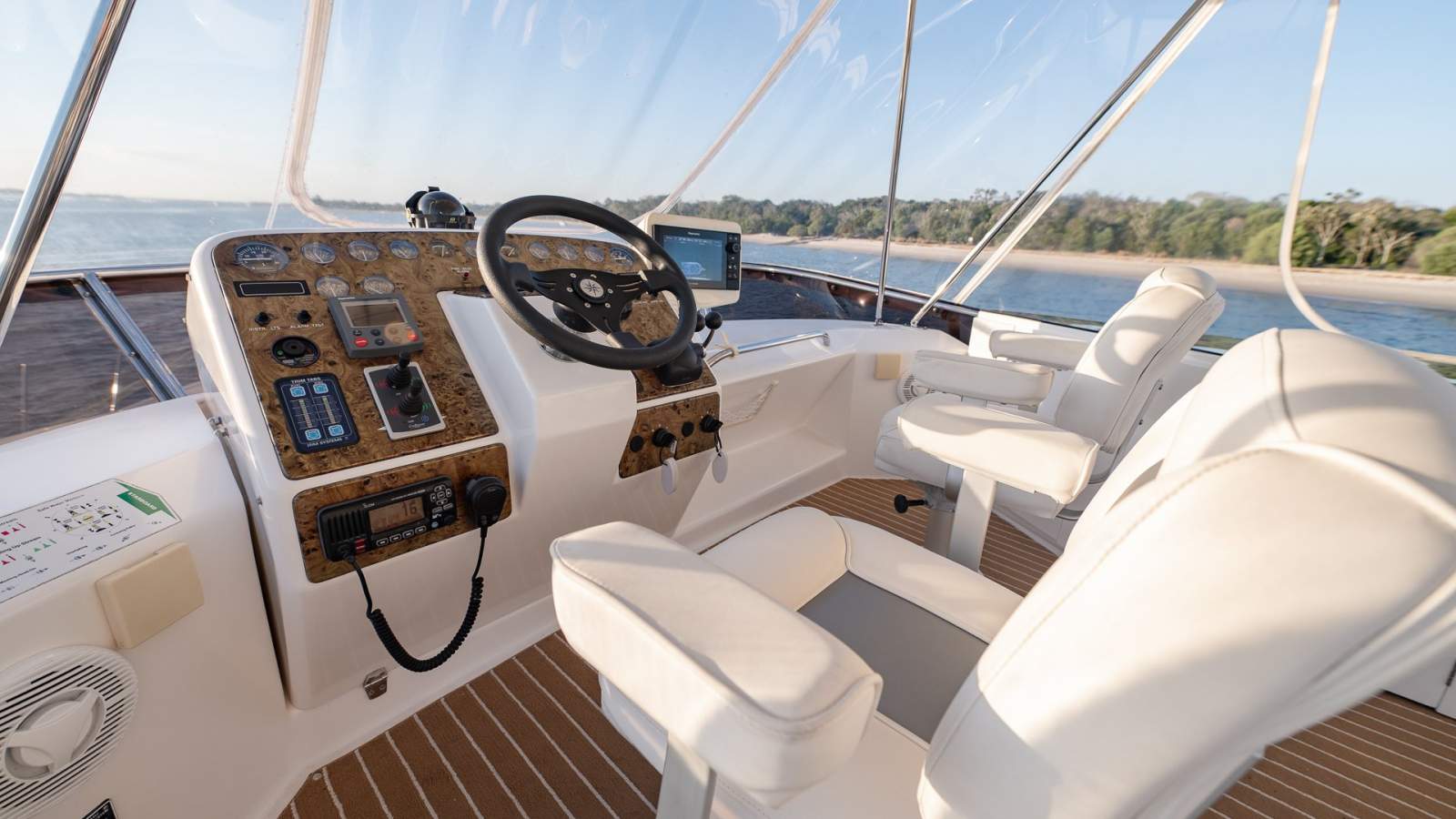 Dyna 51 Flybridge photo 19