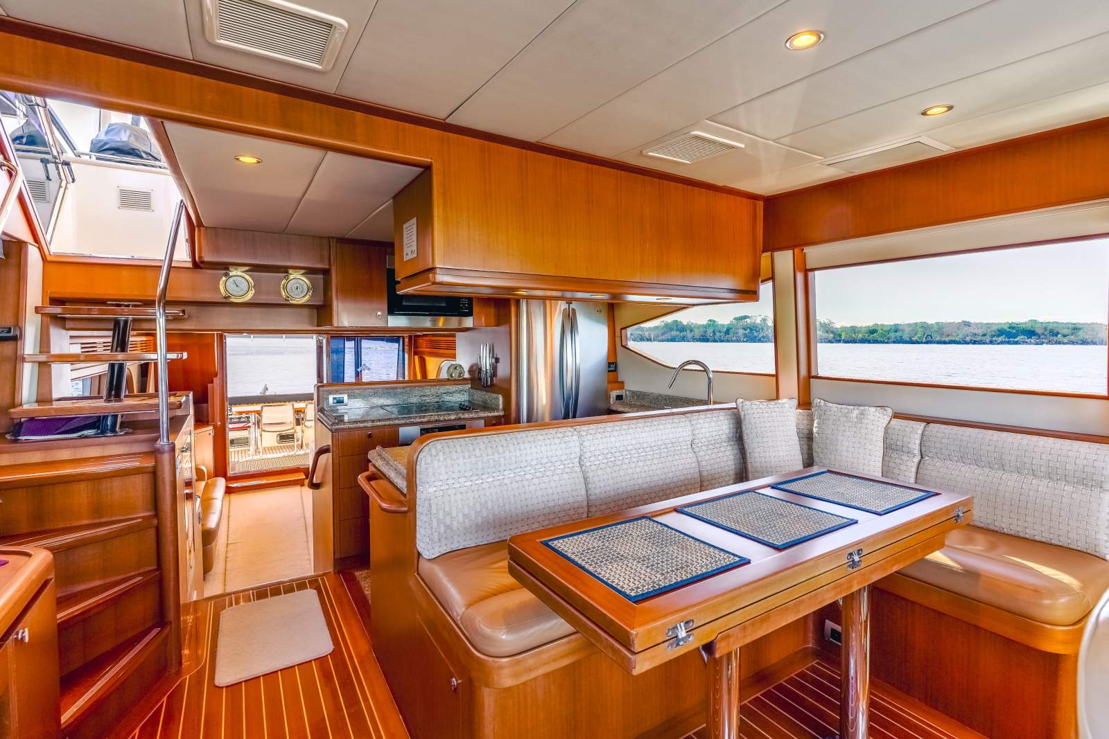 Hampton 680 Pilothouse Motor Yacht photo 22
