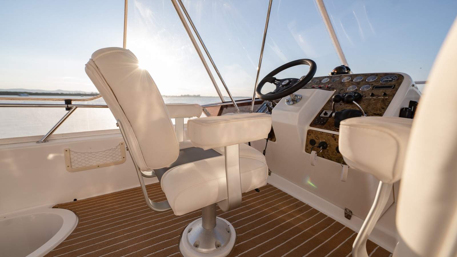 Dyna 51 Flybridge photo 20