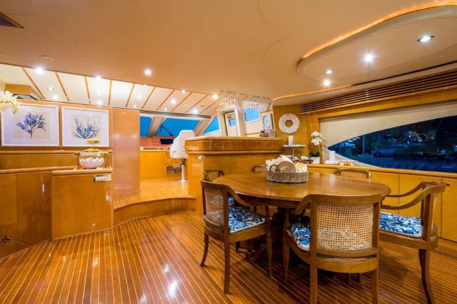 Monte Fino 86 Flybridge photo 26