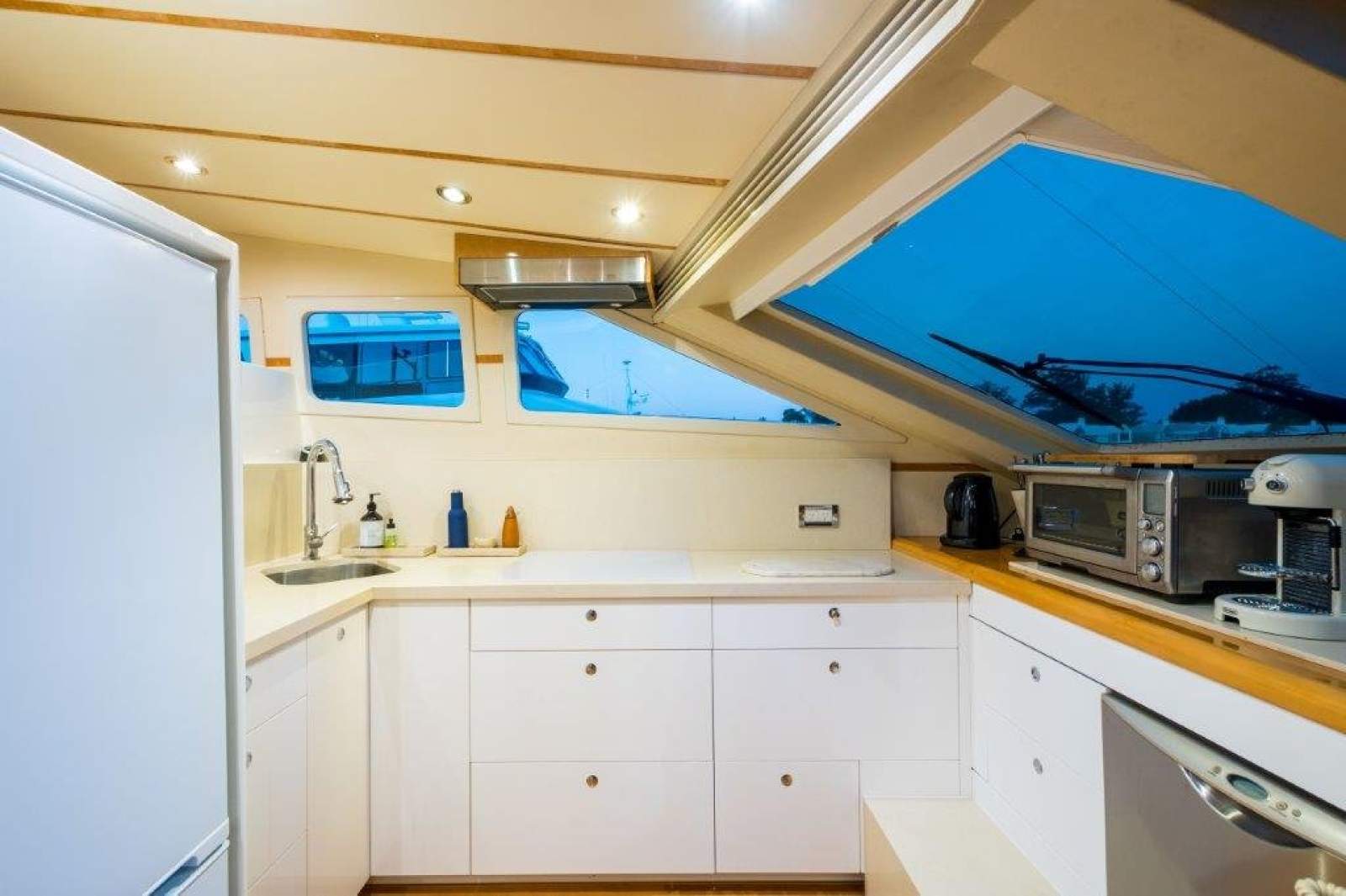 Monte Fino 86 Flybridge photo 28