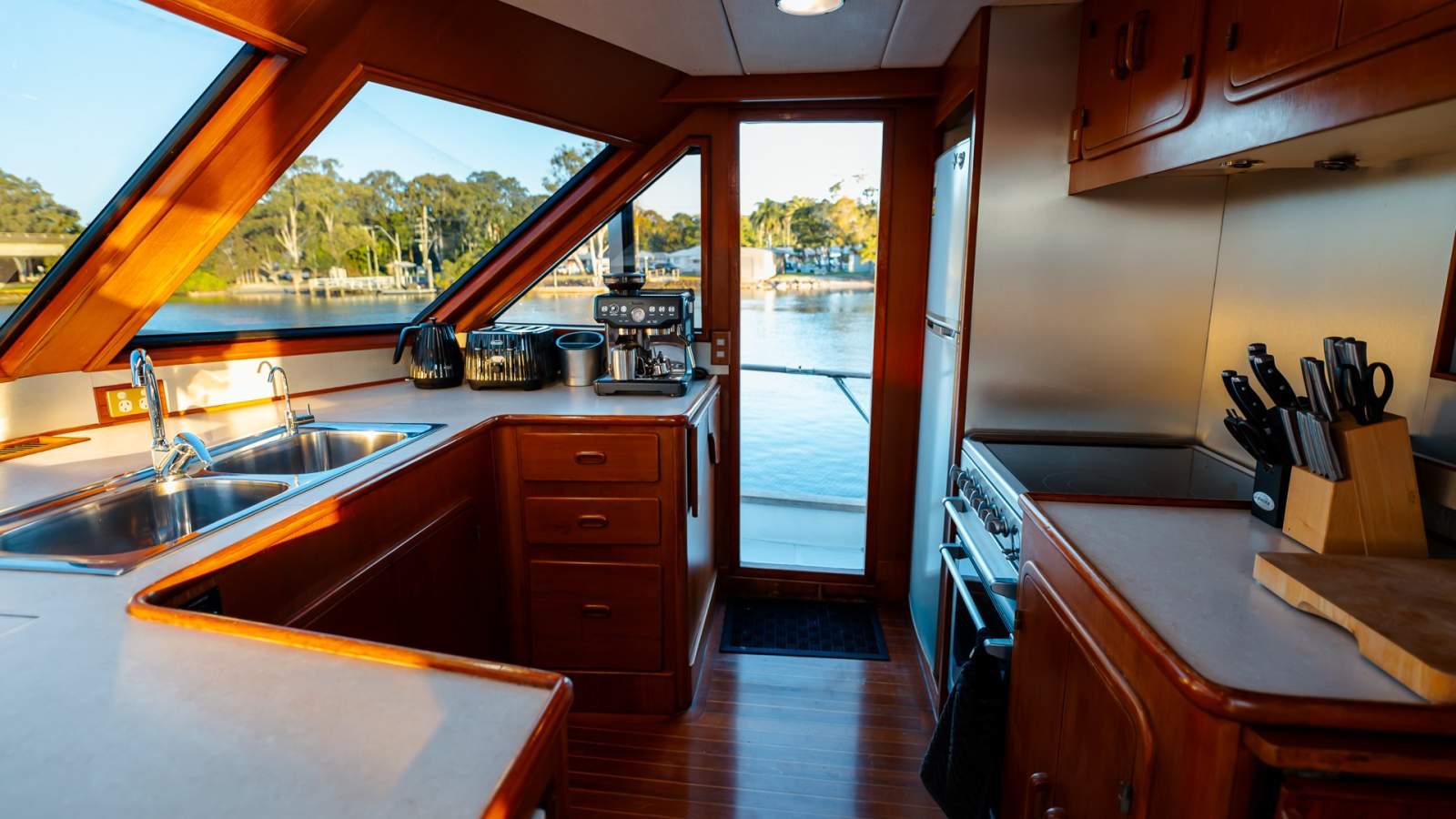 DeFever 63 Explorer Yacht photo 28