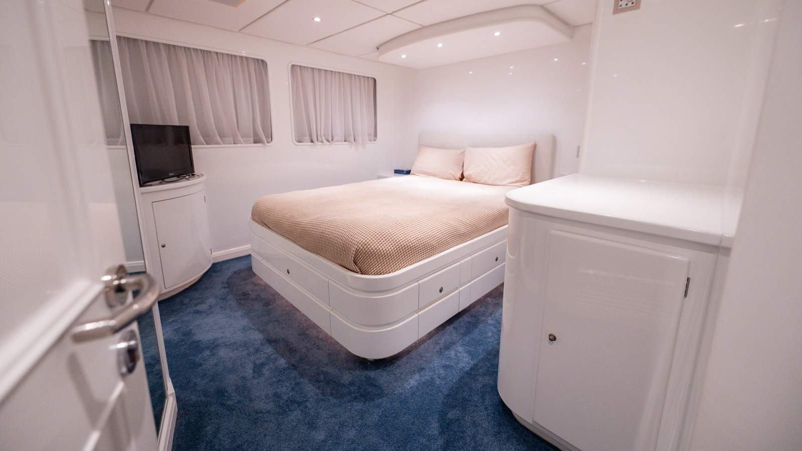 Custom 34.9m Power Catamaran photo 30
