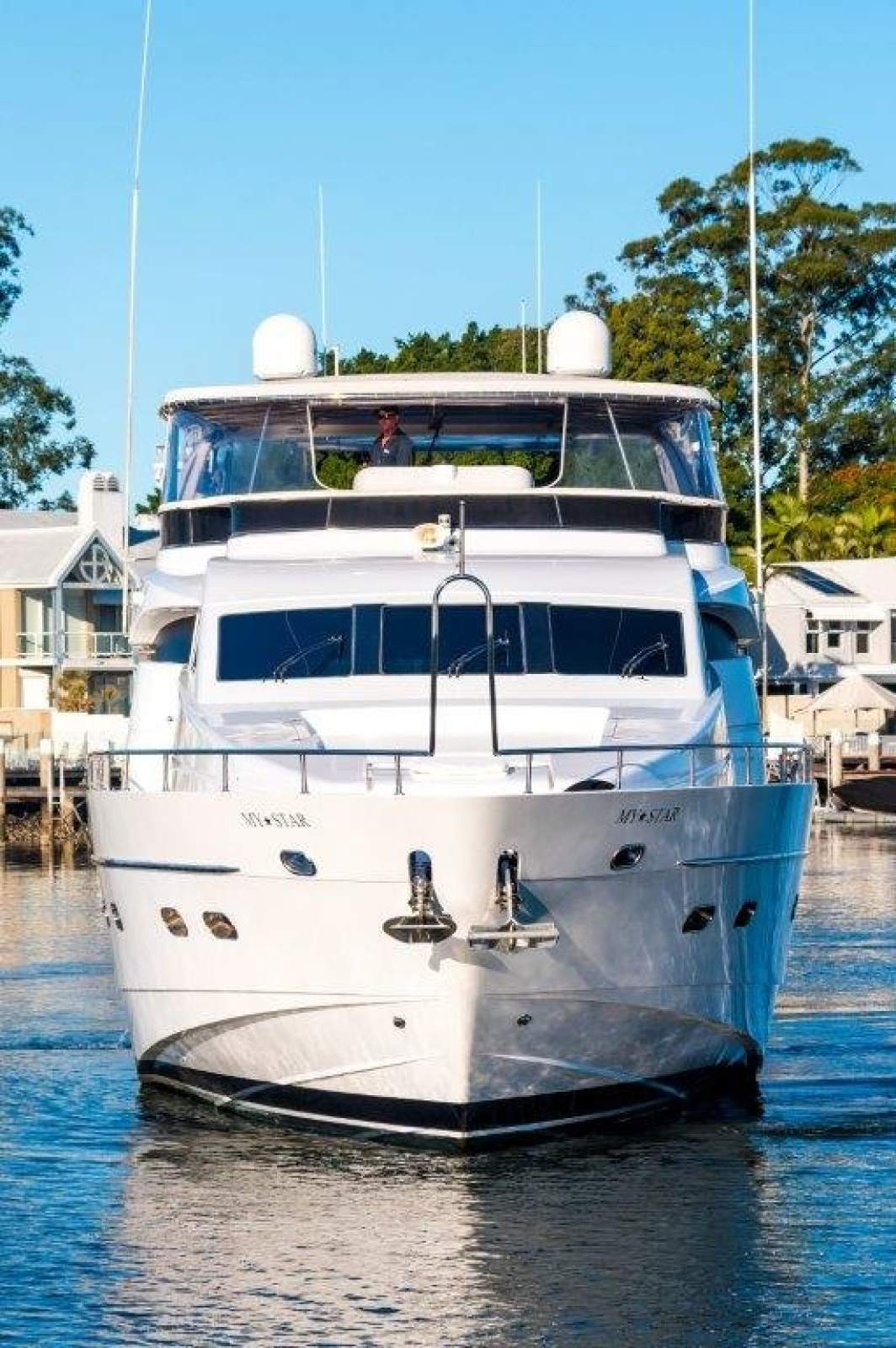 Monte Fino 86 Flybridge photo 3