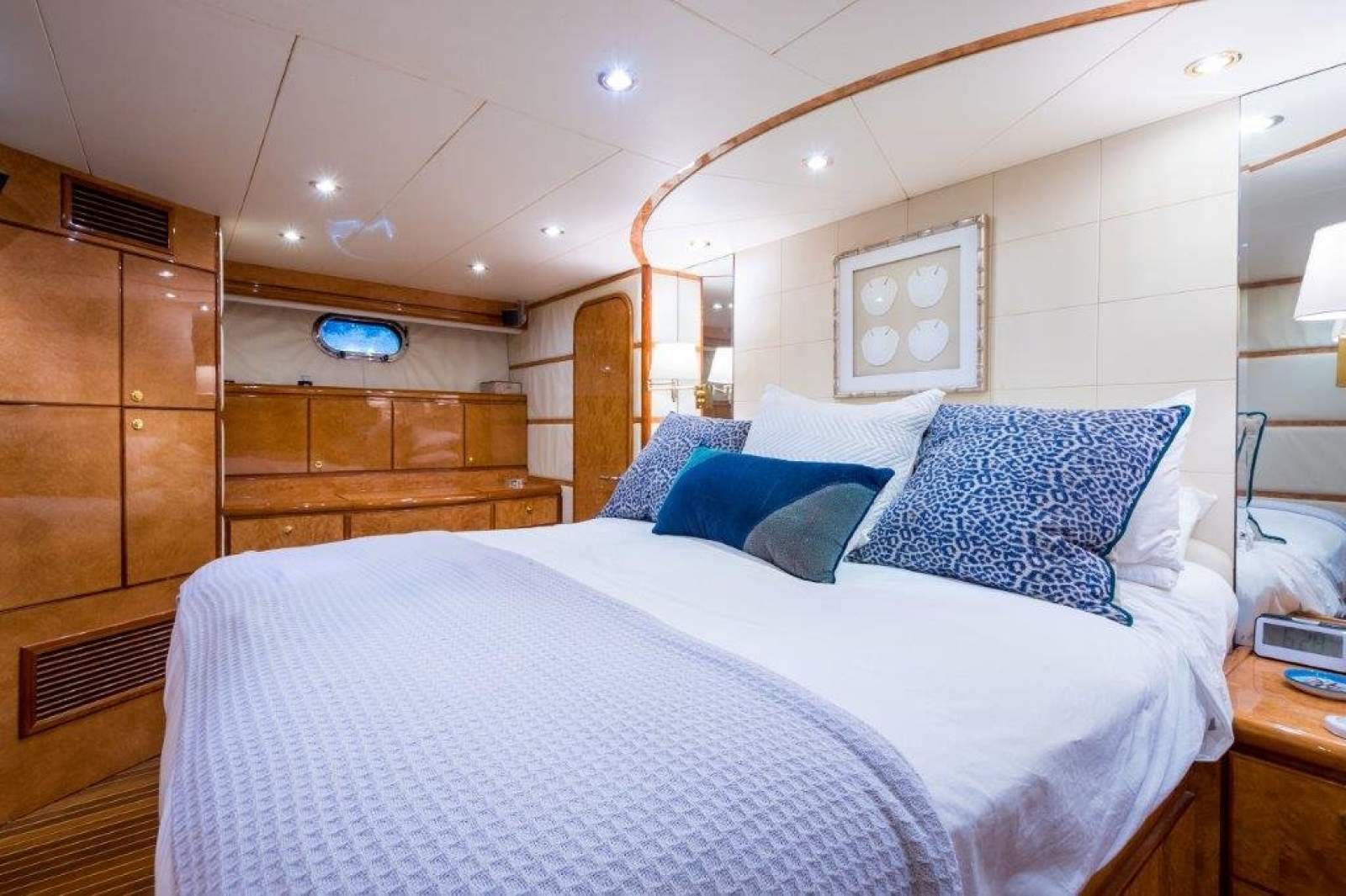 Monte Fino 86 Flybridge photo 31