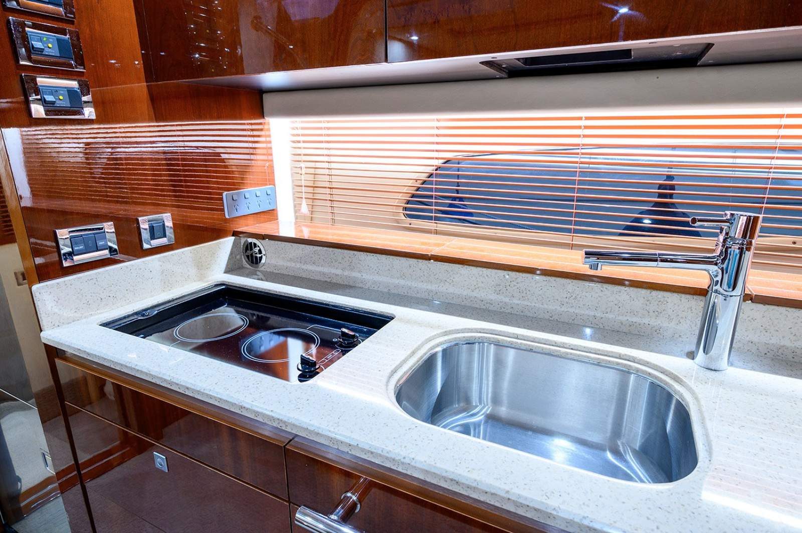 Sea Ray 470 Sundancer photo 33