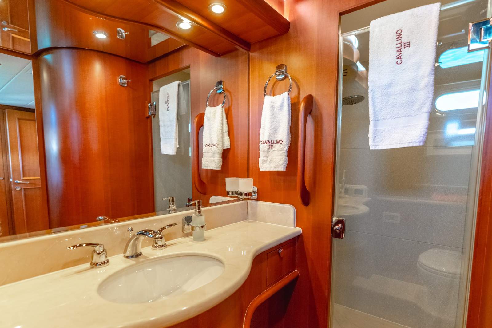 Hampton 680 Pilothouse Motor Yacht photo 33