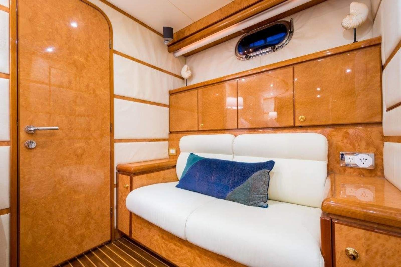 Monte Fino 86 Flybridge photo 33
