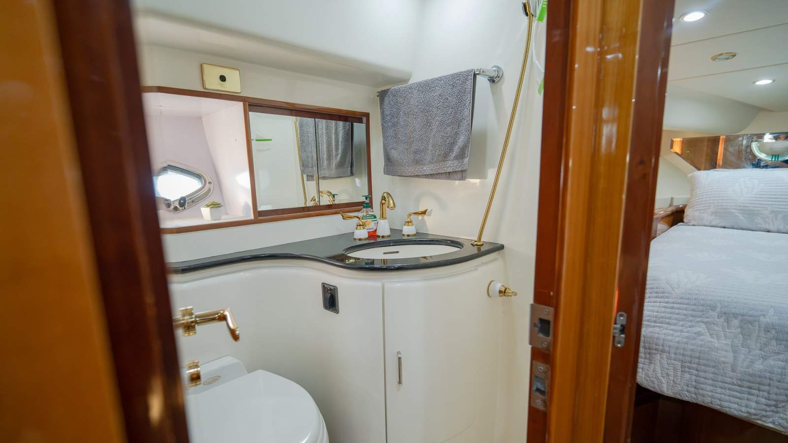 Dyna 51 Flybridge photo 31