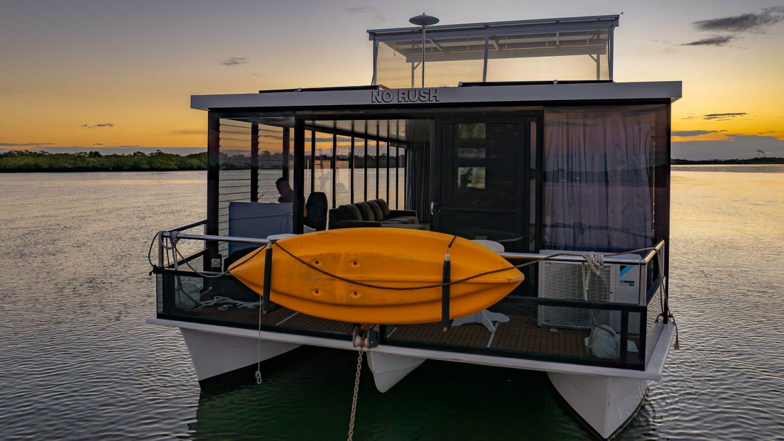 Havana 50 Houseboat photo 4