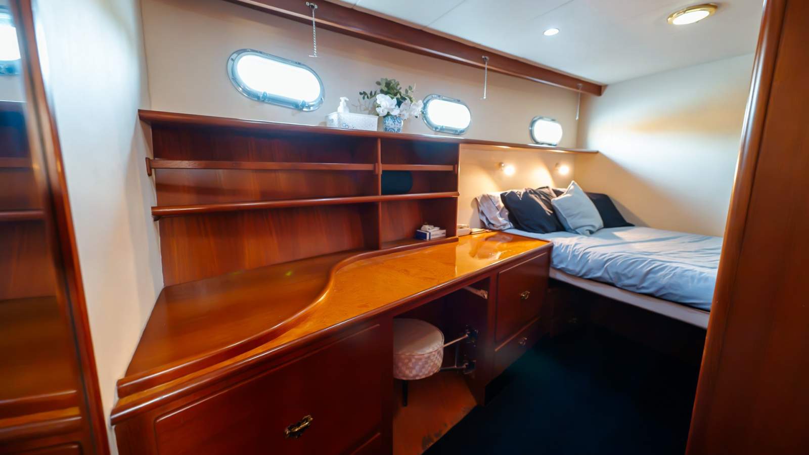 DeFever 63 Explorer Yacht photo 42