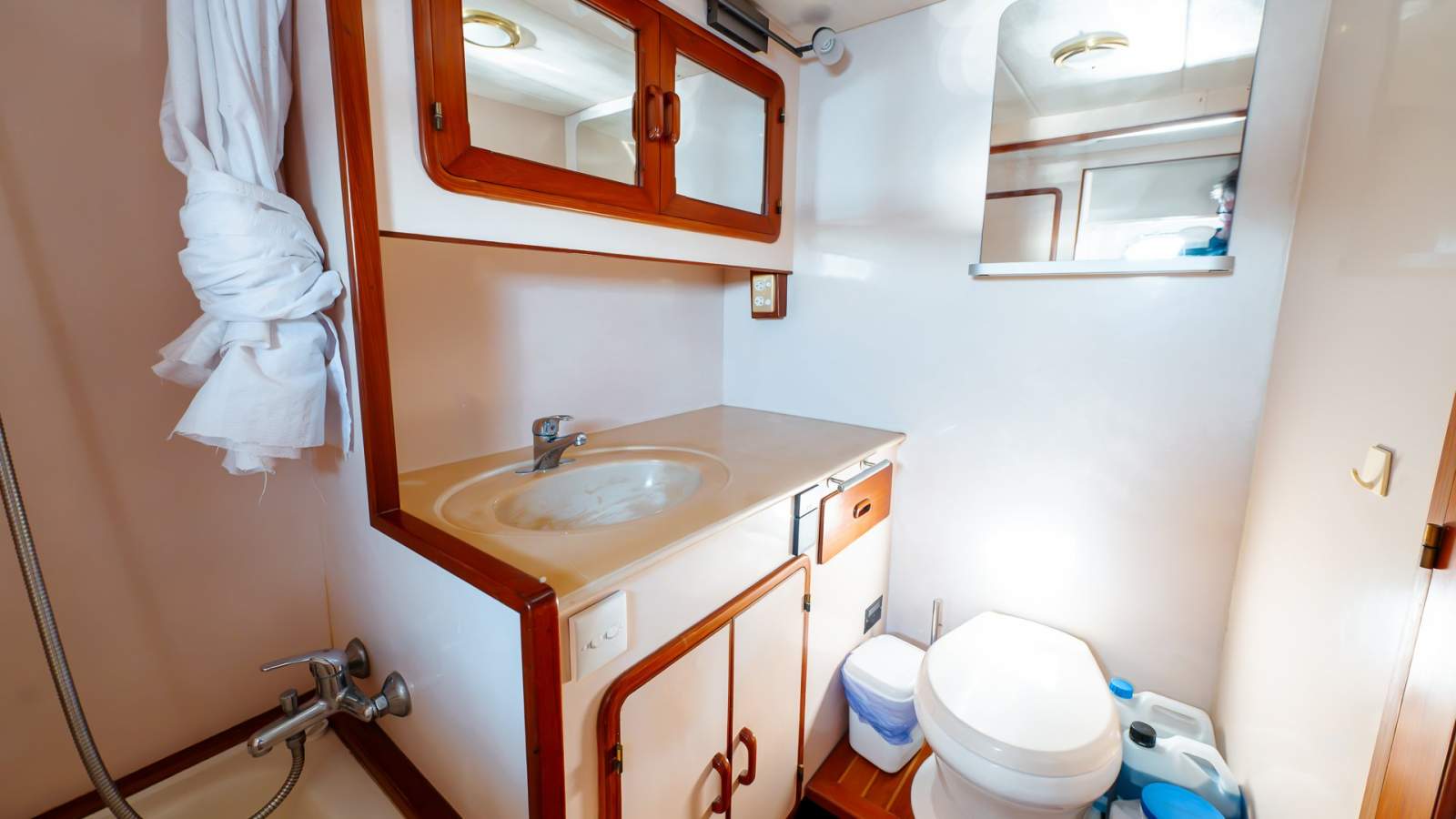 DeFever 63 Explorer Yacht photo 46
