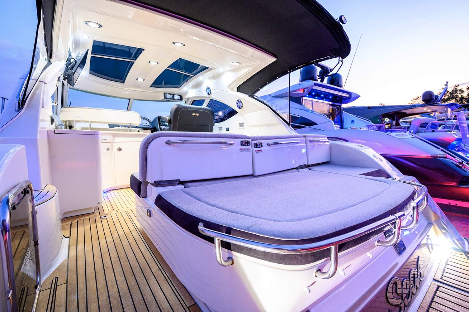 Sea Ray 470 Sundancer photo 6