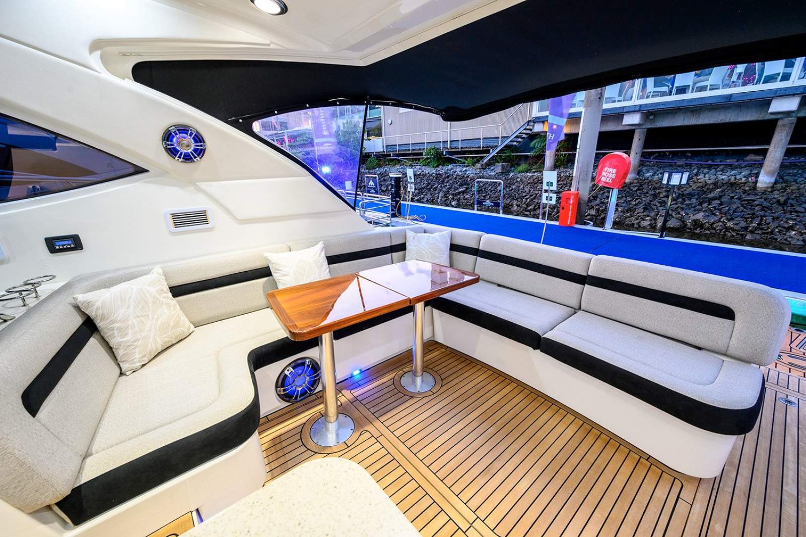 Sea Ray 470 Sundancer photo 8