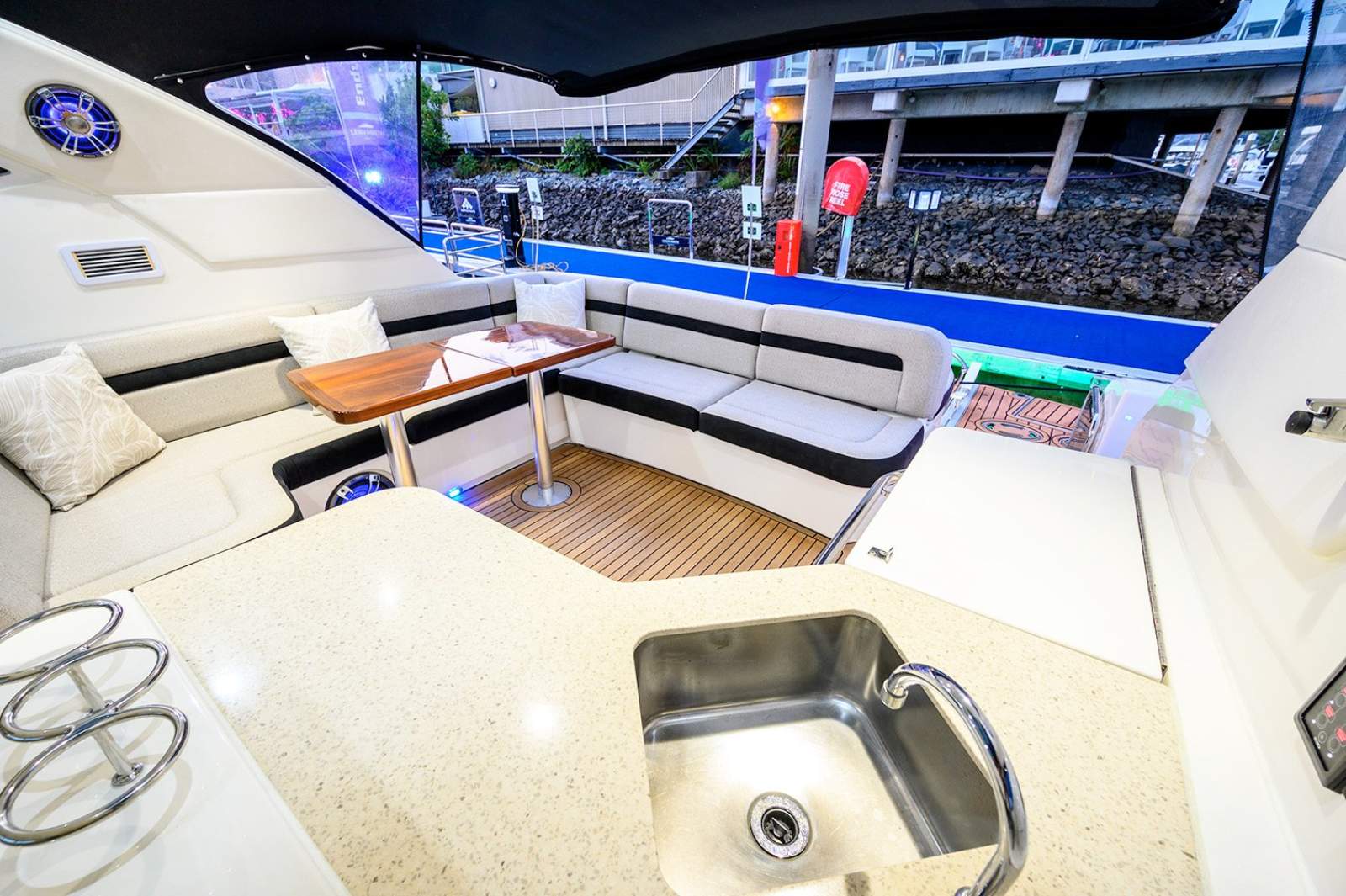 Sea Ray 470 Sundancer photo 10